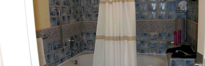 La baignoire joue aussi le rôle de douche