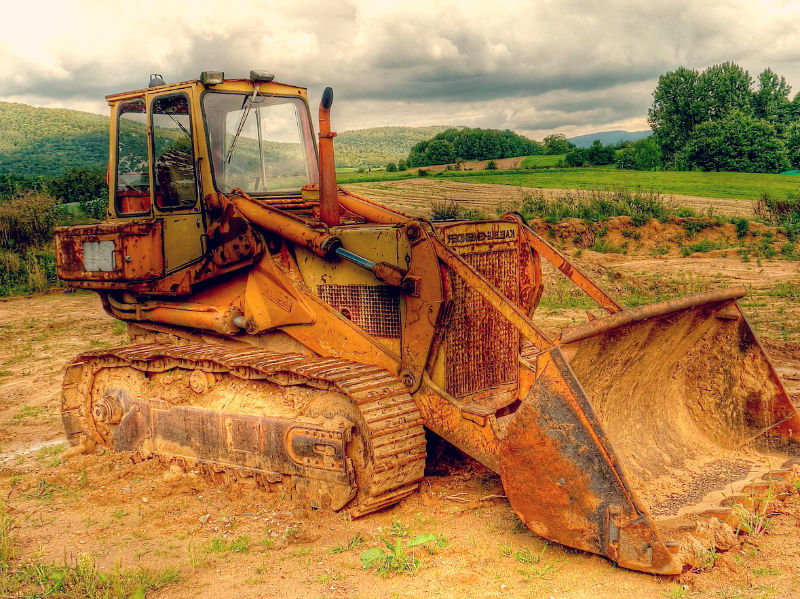 Choisir des chenilles en caoutchouc pour sa tractopelle