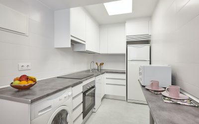 Les astuces pour optimiser l’espace dans une cuisine étroite