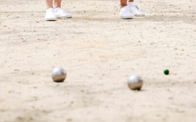 Réaliser un terrain de pétanque.